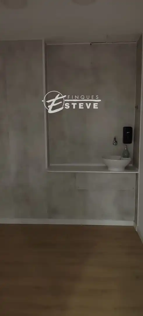Bathroom of Commercial properties for rent in Cunit