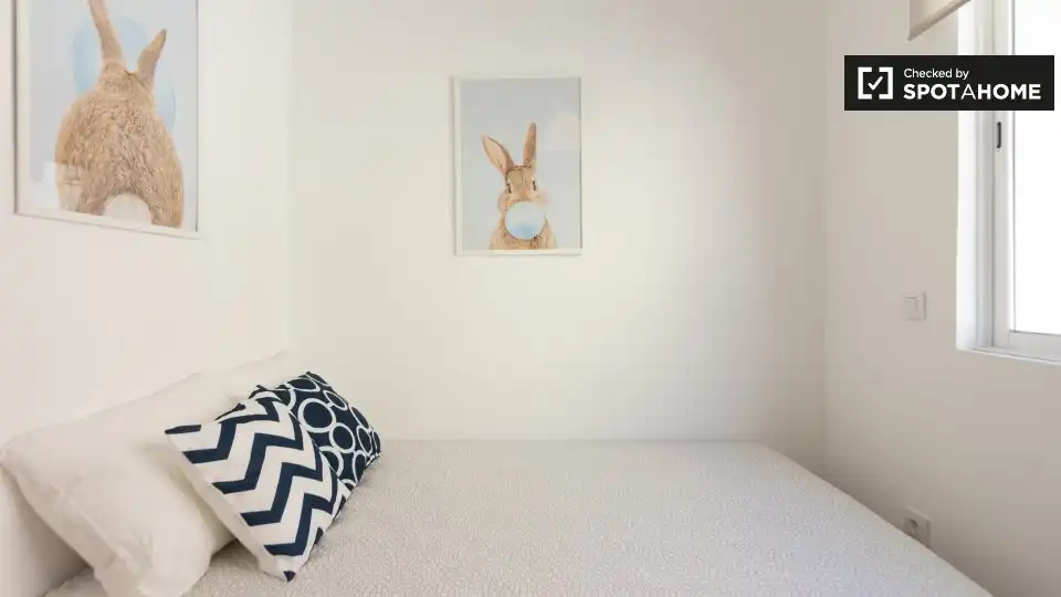 Bedroom of Flat for rent in Madrid  with Air Conditioner, Heating and Furnished