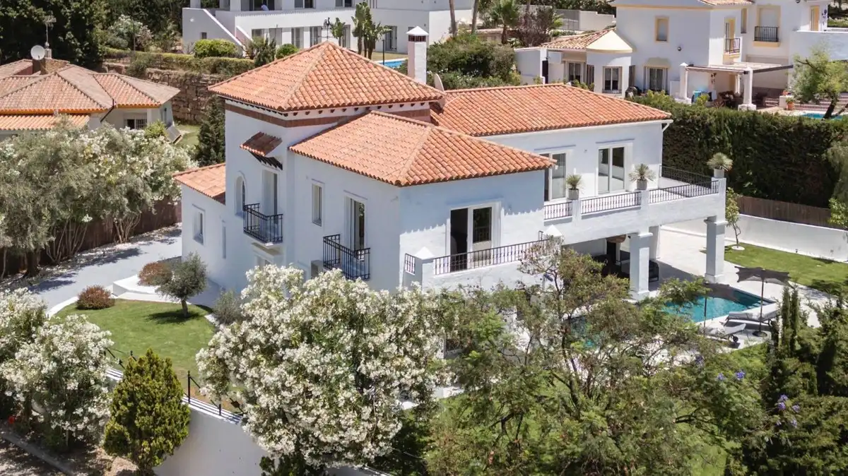 Vista exterior de Casa o chalet de alquiler en Estepona con Aire acondicionado, Jardín privado y Terraza
