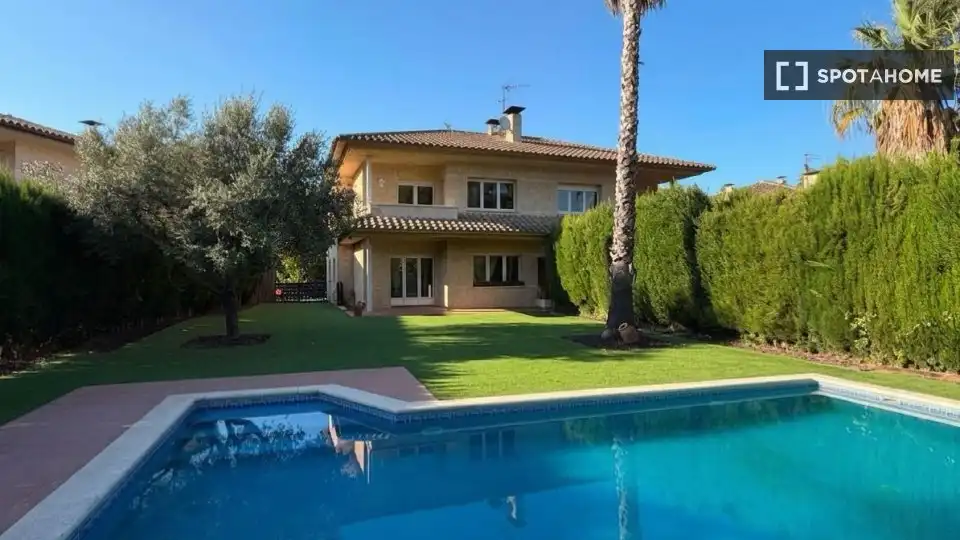Vista exterior de Pis per a compartir en Corbera de Llobregat amb Aire condicionat, Calefacció i Moblat