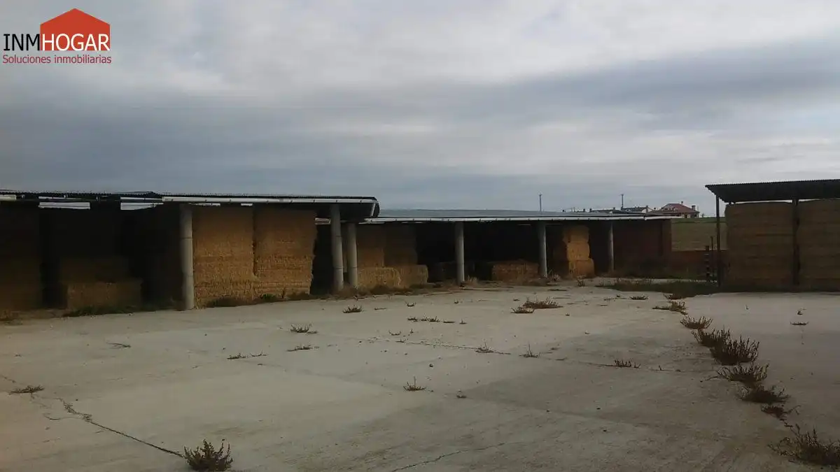 Vista exterior de Nave industrial en venta en Crespos