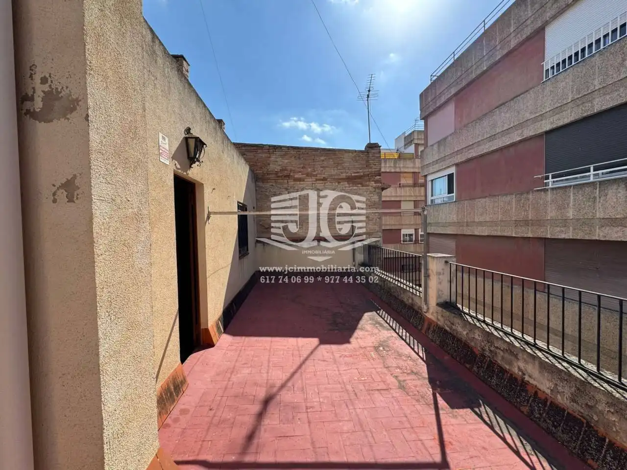 Vista exterior de Casa o xalet en venda en Tortosa amb Aire condicionat, Terrassa i Moblat