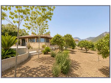 Country house with garden for sale in Calle Josep Morro Cerdà 1