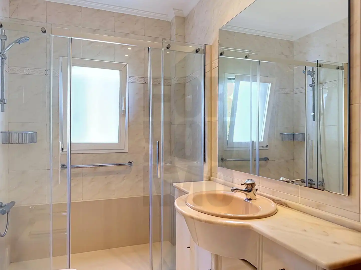 Baño de Piso en venta en Donostia - San Sebastián  con Calefacción, Jardín privado y Balcón