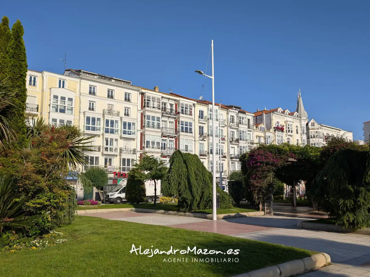Vista exterior de Piso en venta en Castro-Urdiales con Aire acondicionado, Calefacción y Terraza
