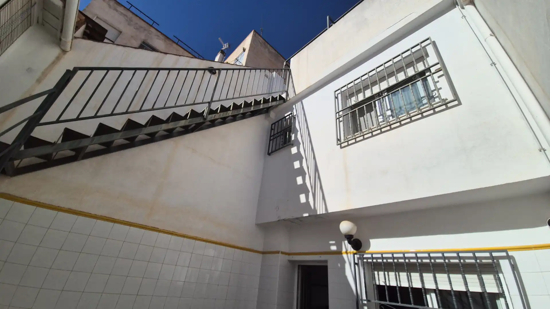 Vista exterior de Casa adosada en venda en Alcantarilla amb Terrassa, Moblat i Balcó
