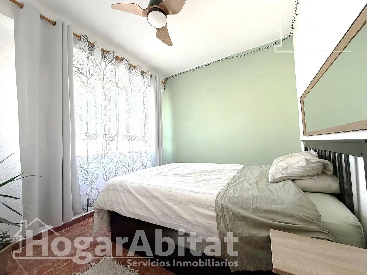 Bedroom of Flat for sale in Valencia