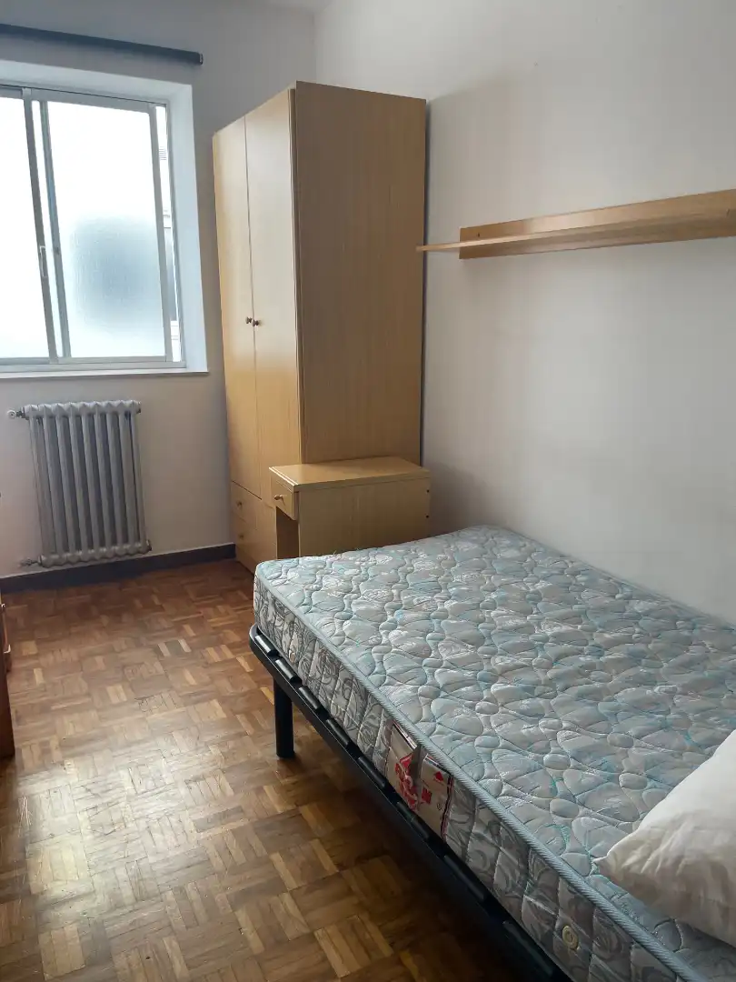 Habitación de Piso de alquiler en Santiago de Compostela  con Amueblado