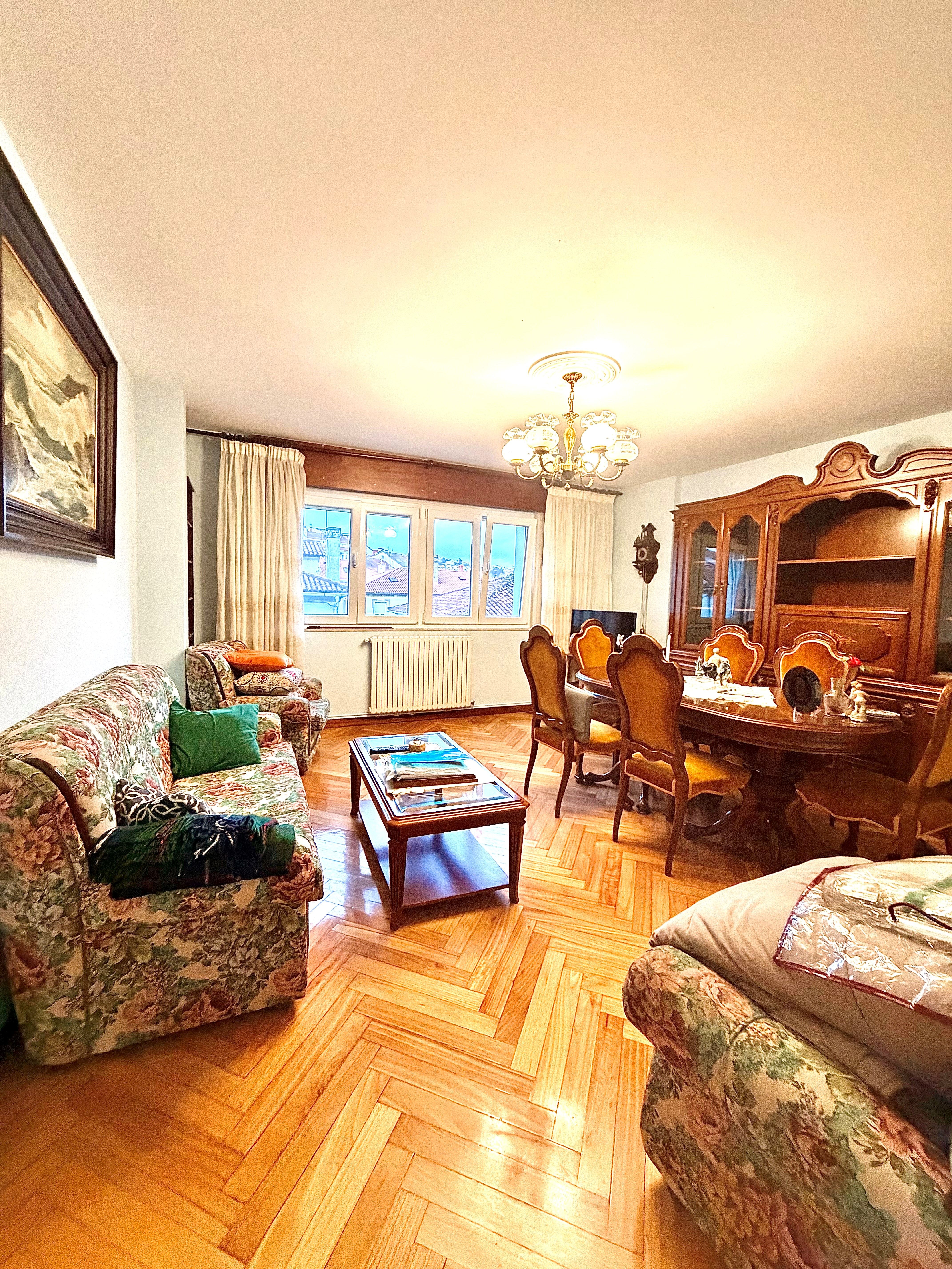 Living room of Flat for sale in Santiago de Compostela 