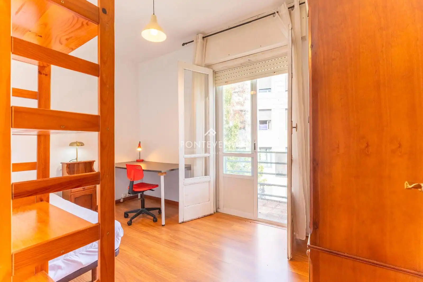 Bedroom of Flat for sale in Pontevedra Capital   with Heating, Terrace and Storage room