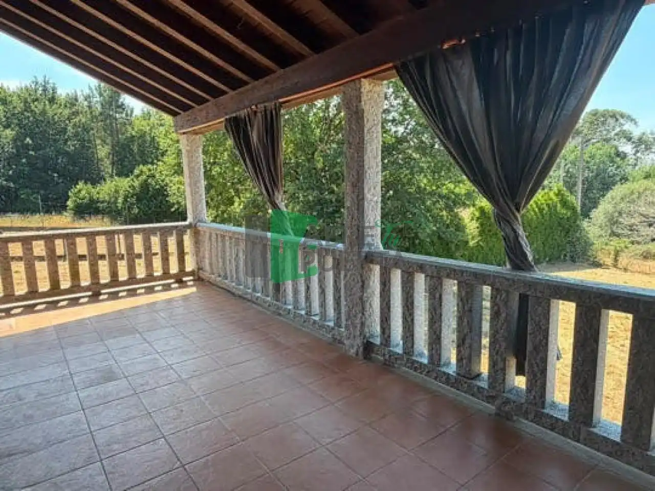 Chalet con jardín en venta en Amoeiro