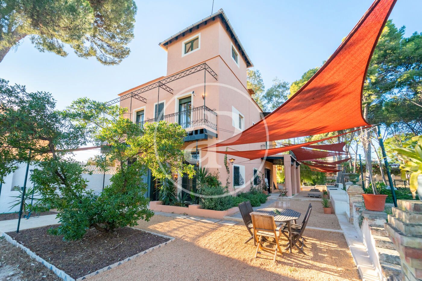 Vista exterior de Casa o xalet en venda en Alicante / Alacant amb Aire condicionat, Calefacció i Jardí privat
