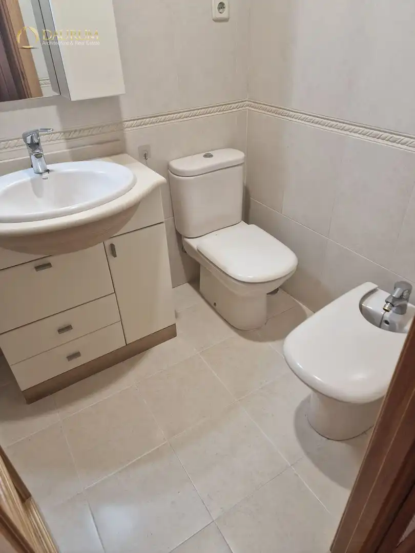 Bathroom of Flat for sale in Madrid  with Air Conditioner, Heating and Terrace