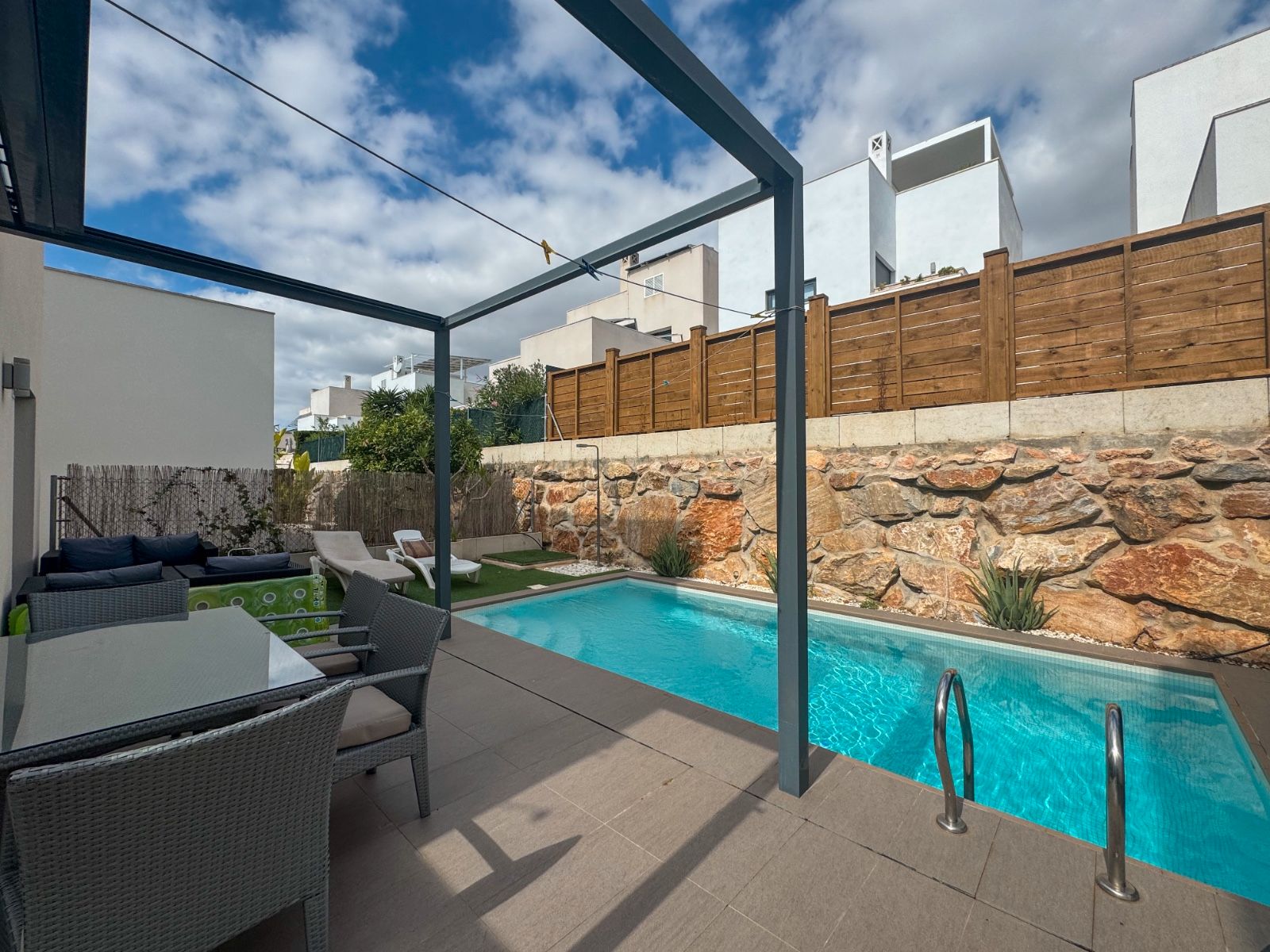 Piscina de Casa adosada de lloguer en Rojales amb Aire condicionat, Jardí privat i Terrassa