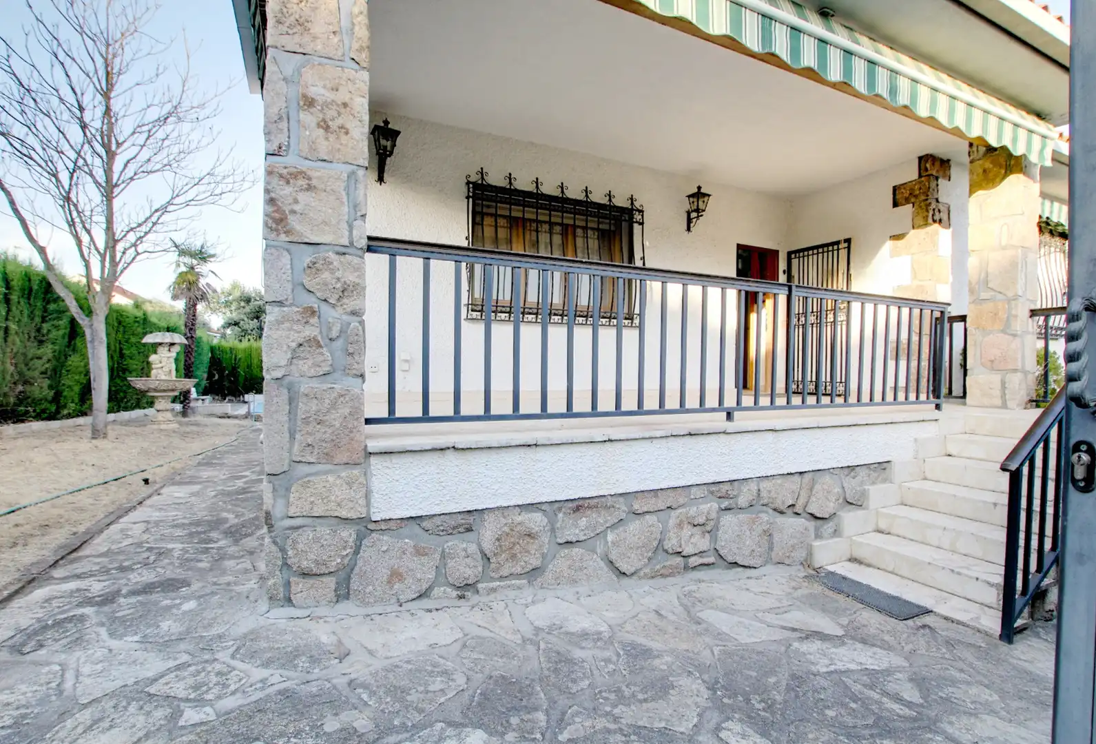 Vista exterior de Casa o chalet en venta en Colmenar del Arroyo con Calefacción, Jardín privado y Terraza