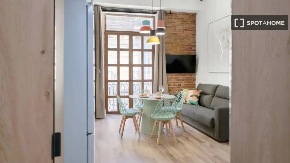 Piso con terraza en alquiler en Ciutat Vella