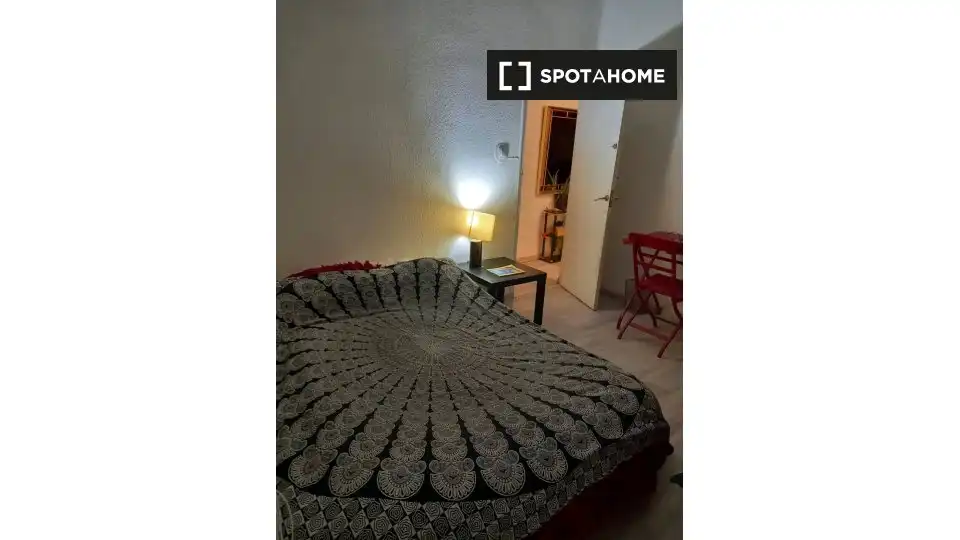 Bedroom of Flat for share in Madrid  with Air Conditioner, Heating and Furnished