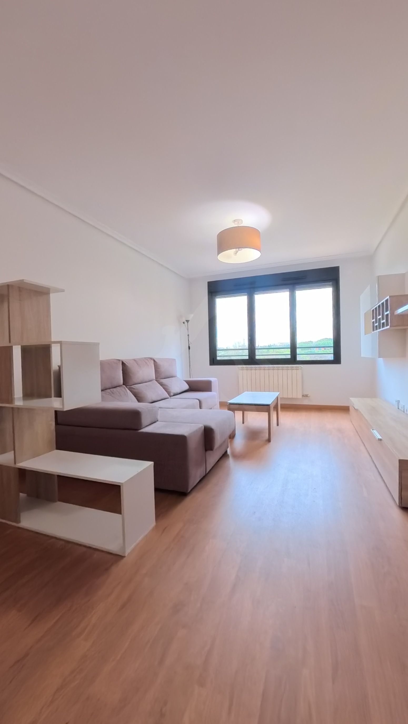 Sala d'estar de Pis en venda en Lardero amb Calefacció, Jardí privat i Parquet