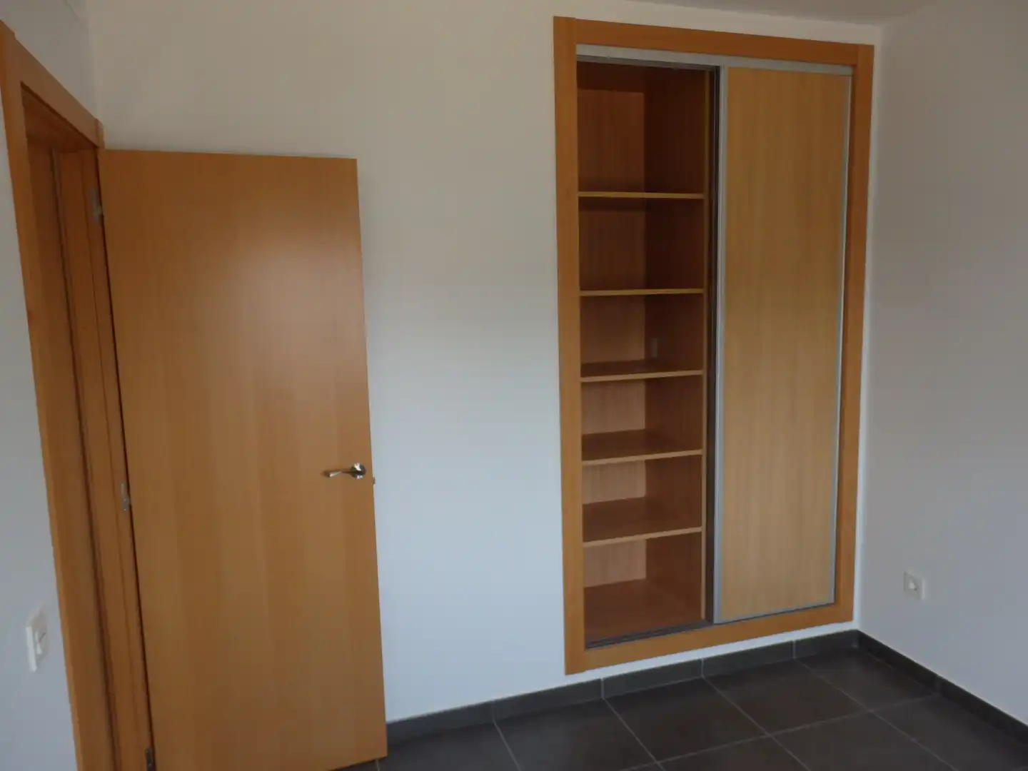 Schlafzimmer von Einfamilien-Reihenhaus zum Verkauf in Mont-roig del Camp mit Klimaanlage, Privatgarten und Terrasse