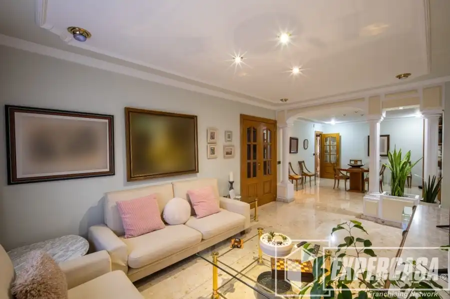 Sala d'estar de Casa o xalet en venda en Alaquàs amb Aire condicionat, Terrassa i Piscina