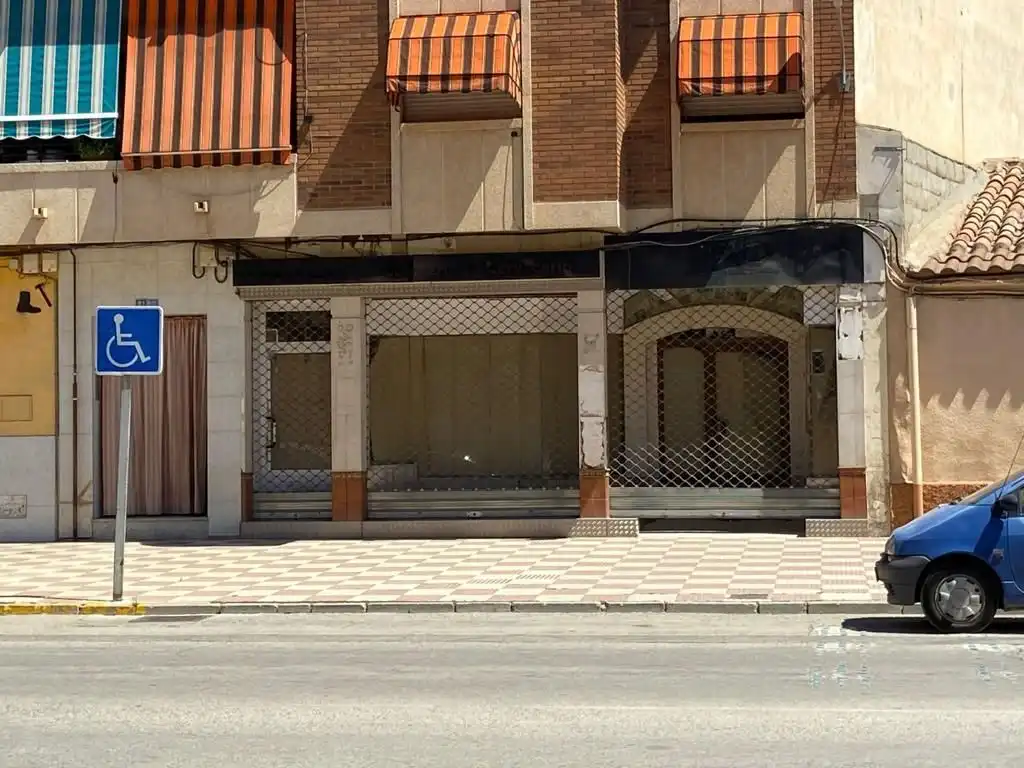 Business premises to rent in Calle Santa Ana 68