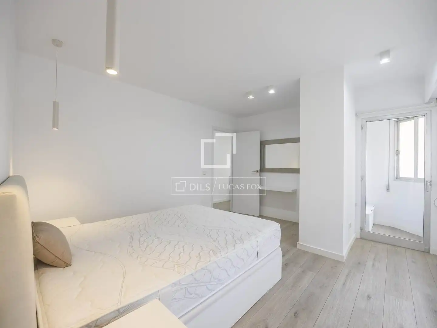 Schlafzimmer von Wohnung zur Miete in Valencia mit Klimaanlage, Heizung und Parkett