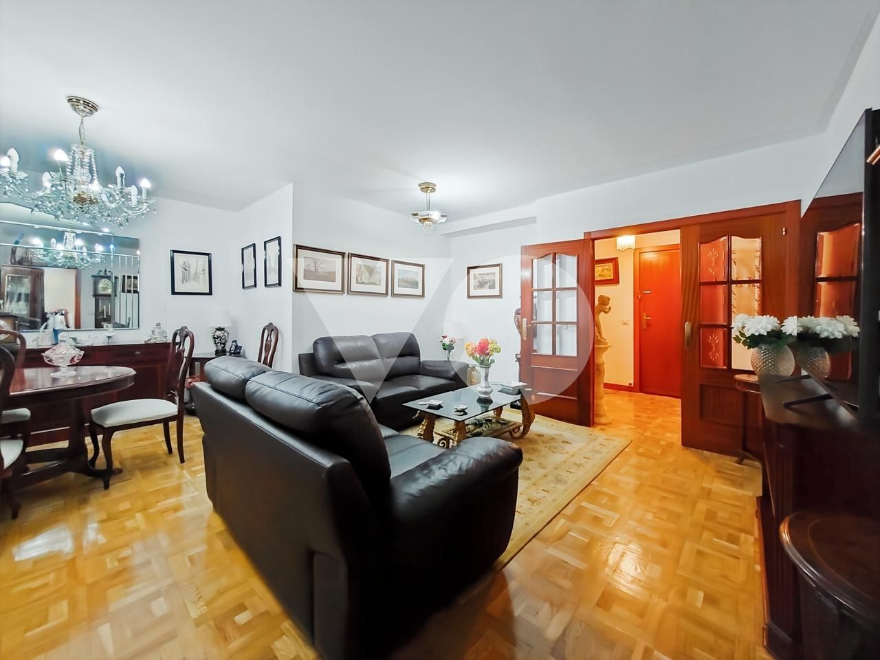 Sala d'estar de Pis en venda en  Madrid Capital amb Calefacció, Parquet i Terrassa