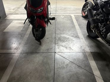 Moto con ascensore in vendita a Calle Platino