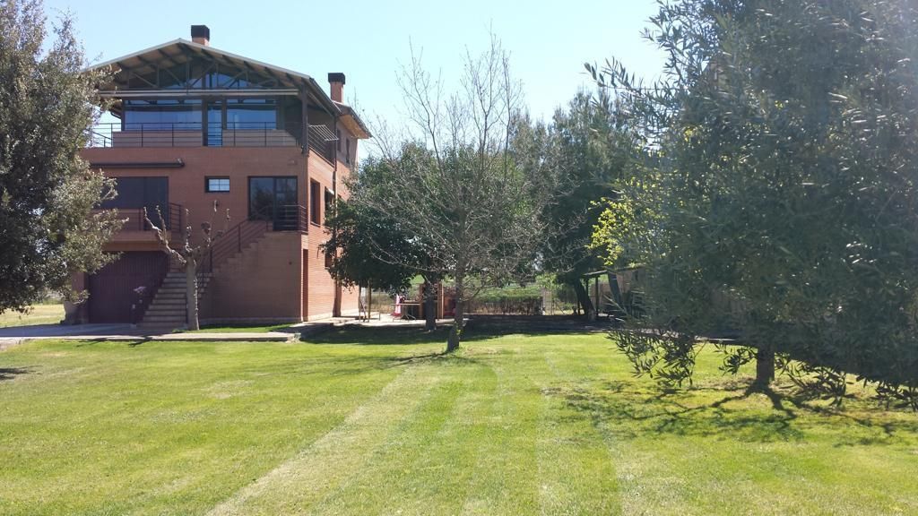 Vista exterior de Casa o xalet en venda en Vilanova de la Barca amb Aire condicionat, Calefacció i Jardí privat