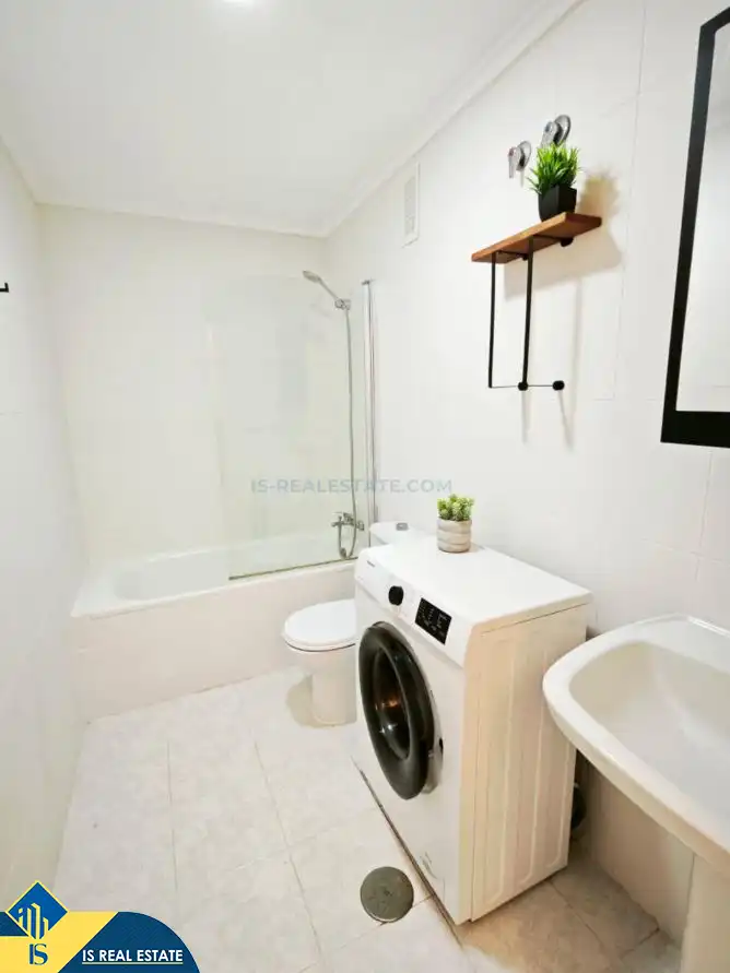 Badezimmer von Wohnung zum Verkauf in Torrevieja mit Klimaanlage, Heizung und Terrasse