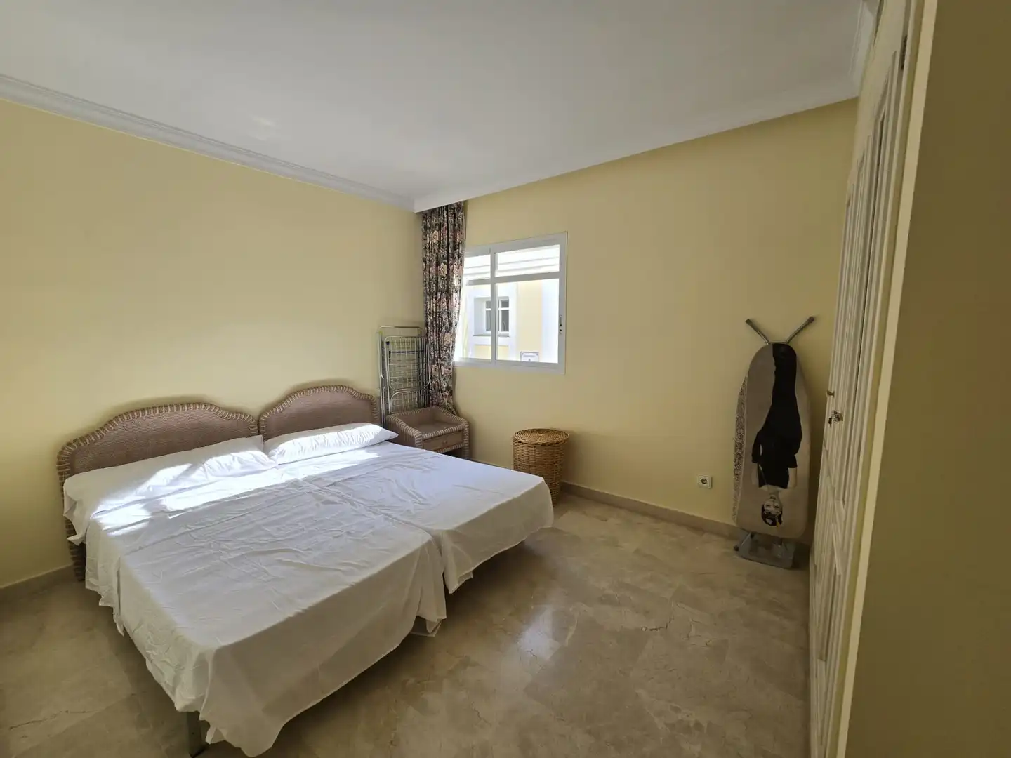 Schlafzimmer von Einfamilien-Reihenhaus zur Miete in Marbella mit Möbliert