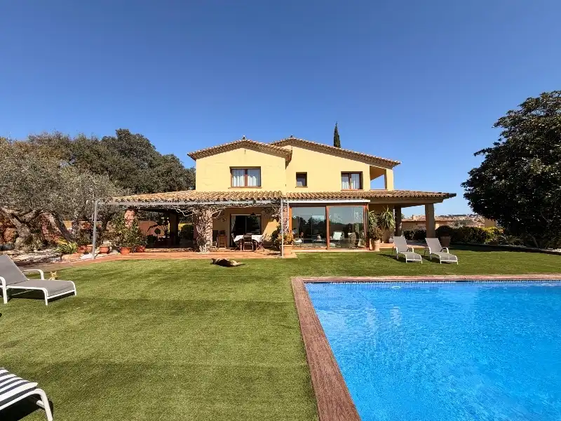 Vista exterior de Casa o chalet en venta en Mont-ras con Aire acondicionado, Calefacción y Jardín privado