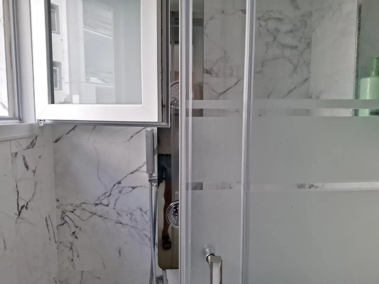 Baño de Piso en venta en Marbella con Aire acondicionado y Piscina comunitaria