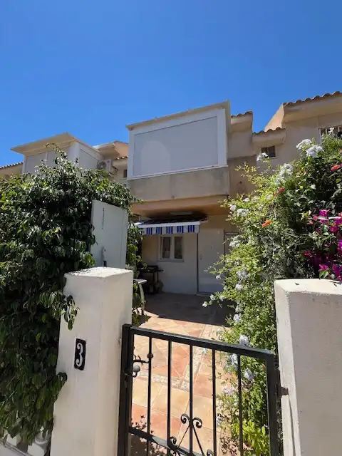 Vista exterior de Casa adosada de alquiler en Sant Joan d'Alacant con Aire acondicionado, Calefacción y Jardín privado