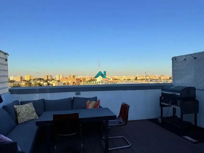 Penthouse with terrace for sale in Barrio de la Luz