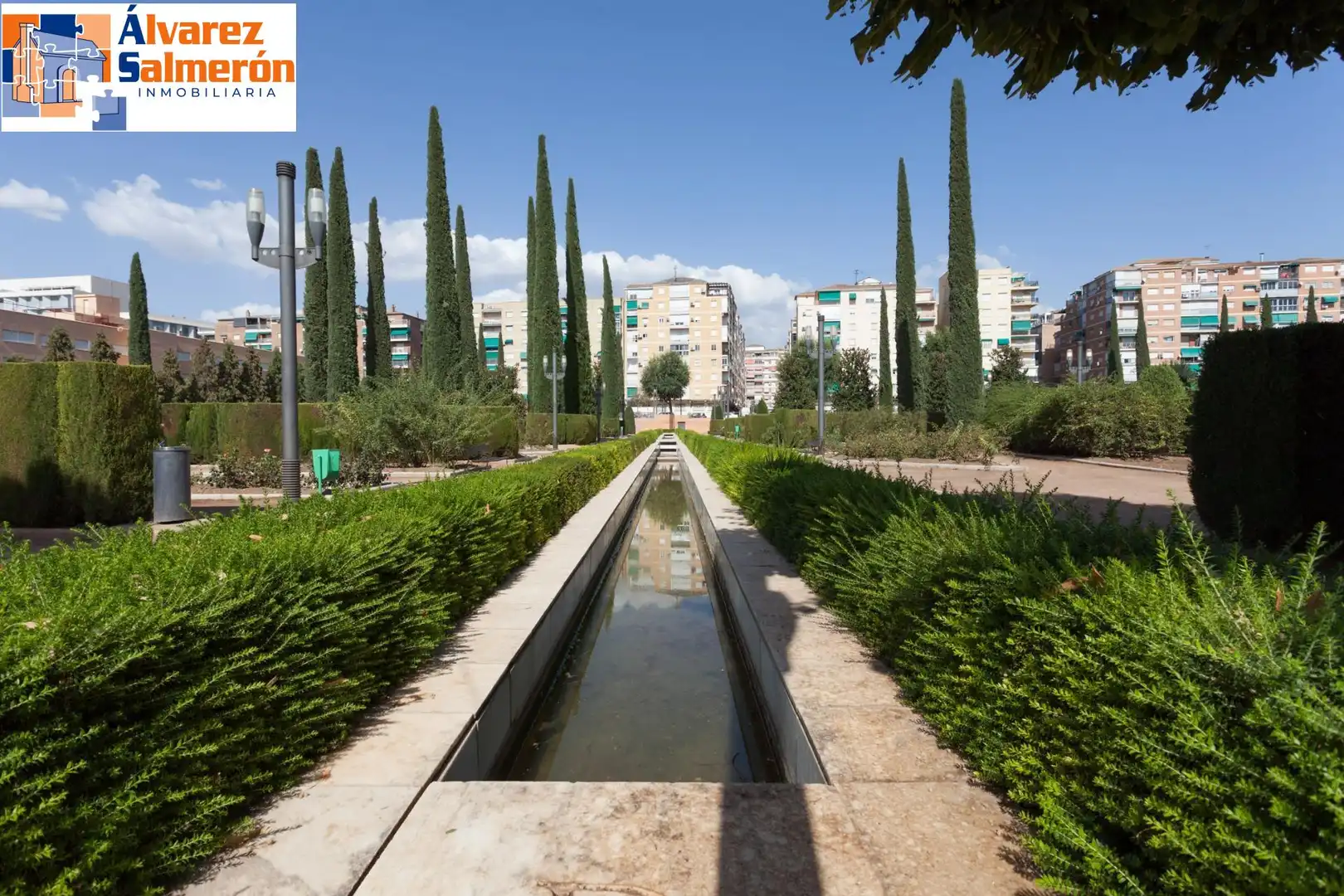 Außenansicht von Wohnung zum Verkauf in Granada mit Terrasse