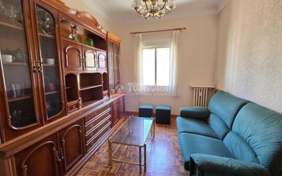 Sala d'estar de Pis en venda en  Madrid Capital amb Calefacció, Parquet i Traster