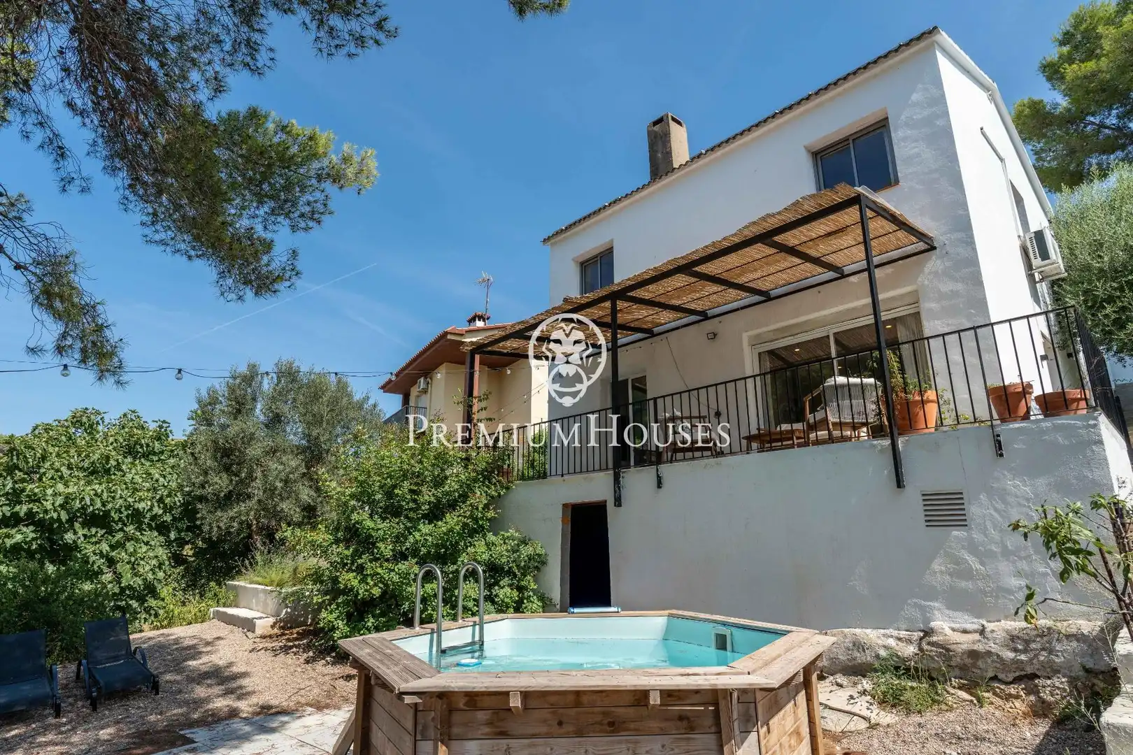 Vista exterior de Casa o xalet en venda en Sant Pere de Ribes amb Aire condicionat, Calefacció i Jardí privat