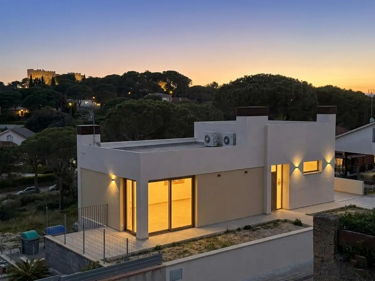 Vista exterior de Casa o chalet en venta en La Roca del Vallès con Calefacción y Jardín privado
