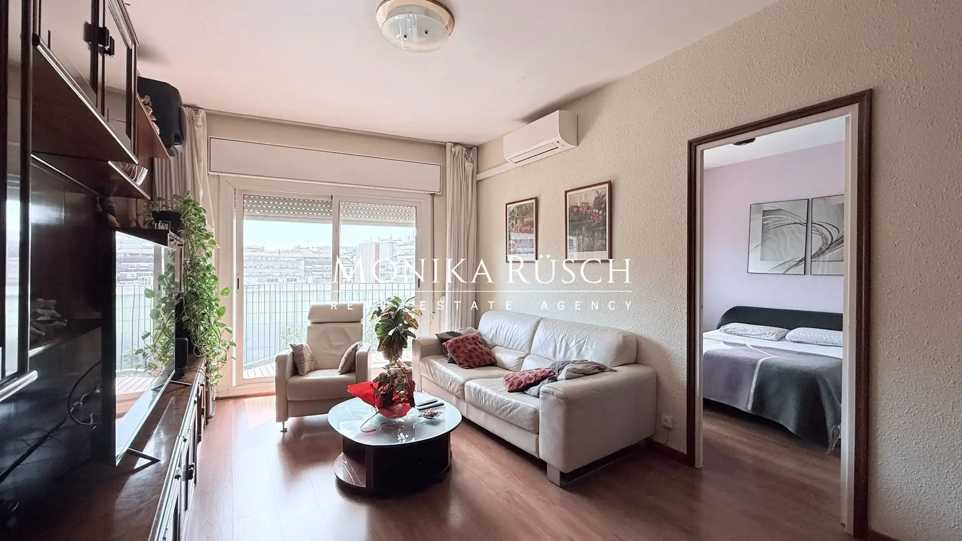 Wohnzimmer von Wohnung zum Verkauf in Barcelona mit Klimaanlage, Heizung und Terrasse