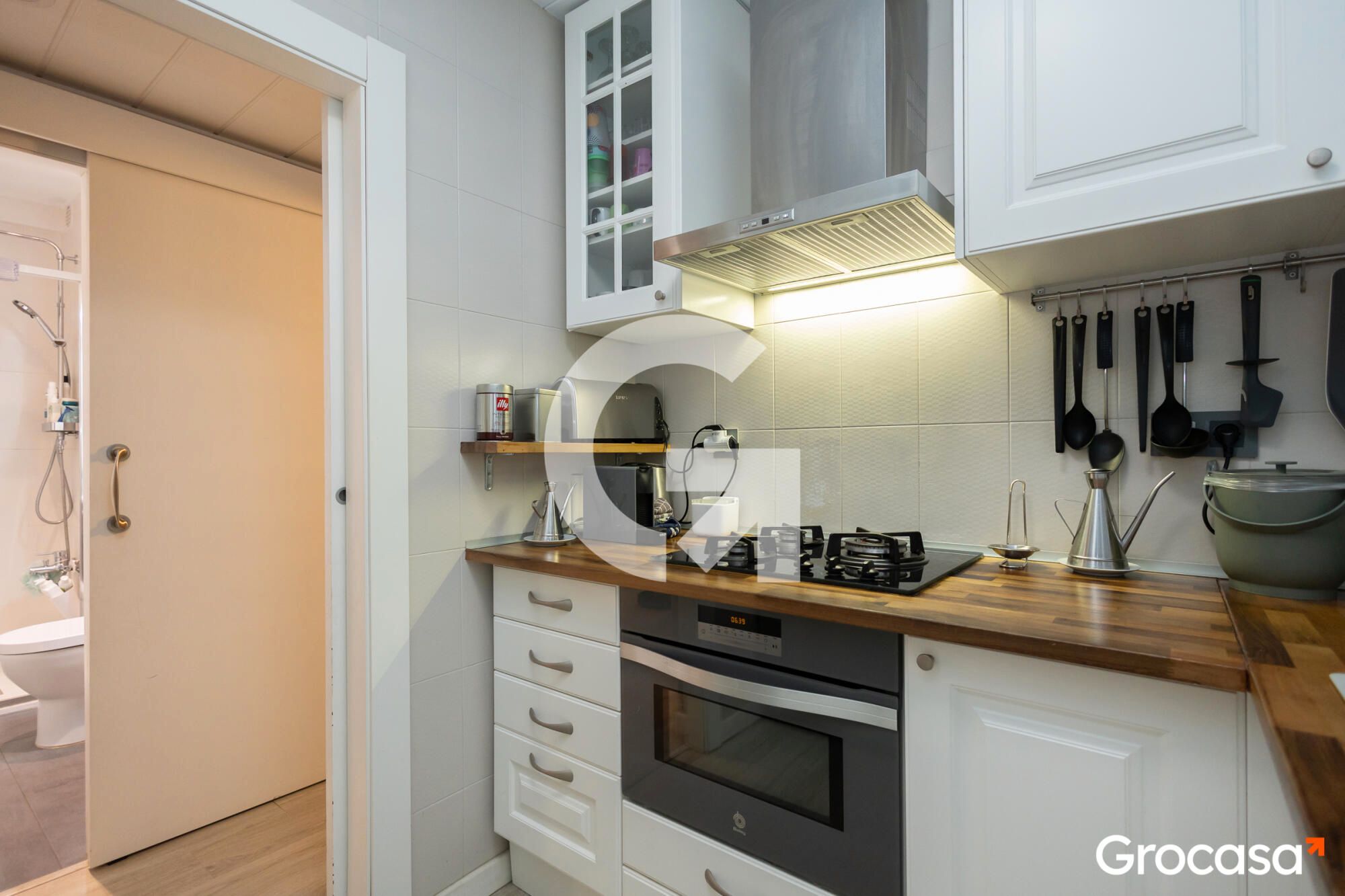 Kitchen of Flat for sale in  Barcelona Capital  with Oven and Internet