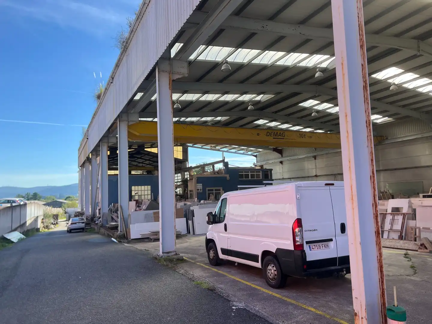 Vista exterior de Nave industrial en venta en Narón