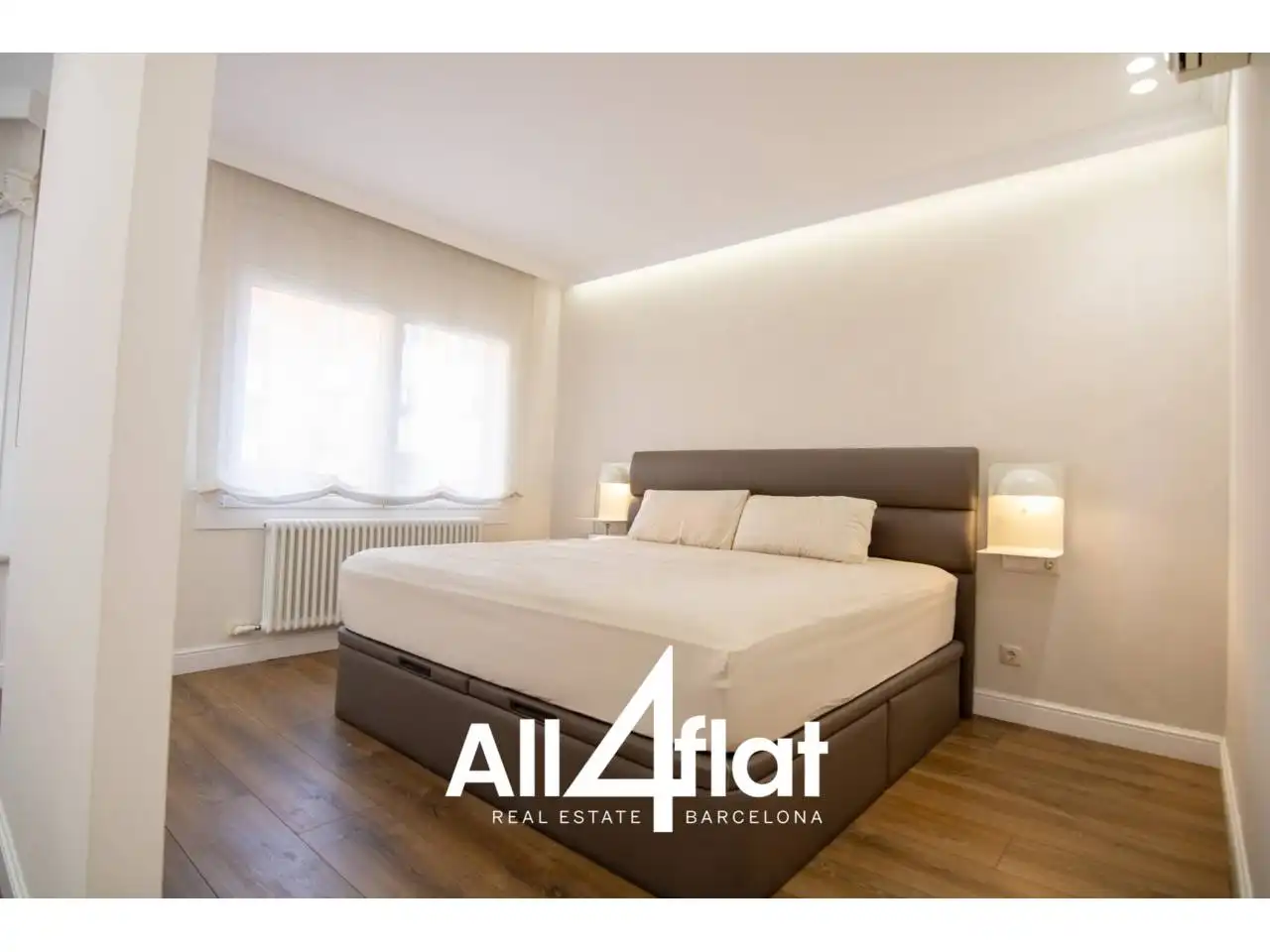 Bedroom of Flat for sale in Barcelona  with Air Conditioner, Heating and Parquet flooring
