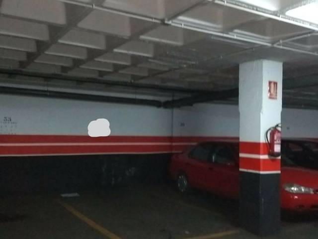Garaje en Alquiler en Avenida Hermanos Menéndez Pidal, 8 en Llamaquique