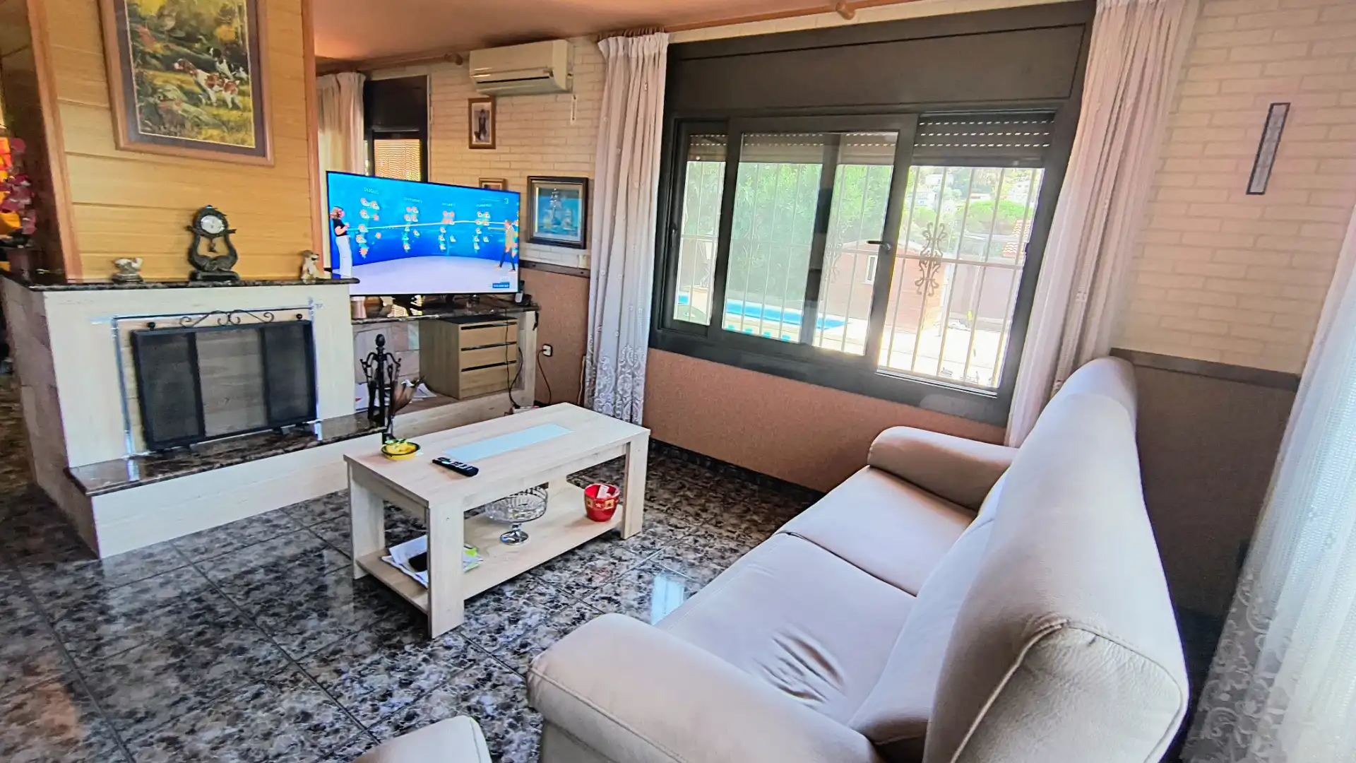 Sala d'estar de Casa o xalet en venda en Llinars del Vallès amb Aire condicionat, Calefacció i Jardí privat