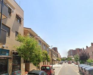 Vista exterior de Casa o xalet en venda en  Zaragoza Capital amb Jardí privat, Terrassa i Balcó