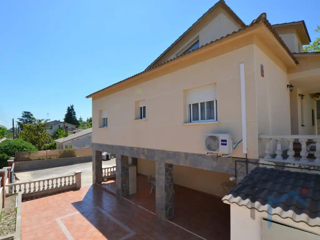 Außenansicht von Haus oder Chalet zum Verkauf in Masquefa