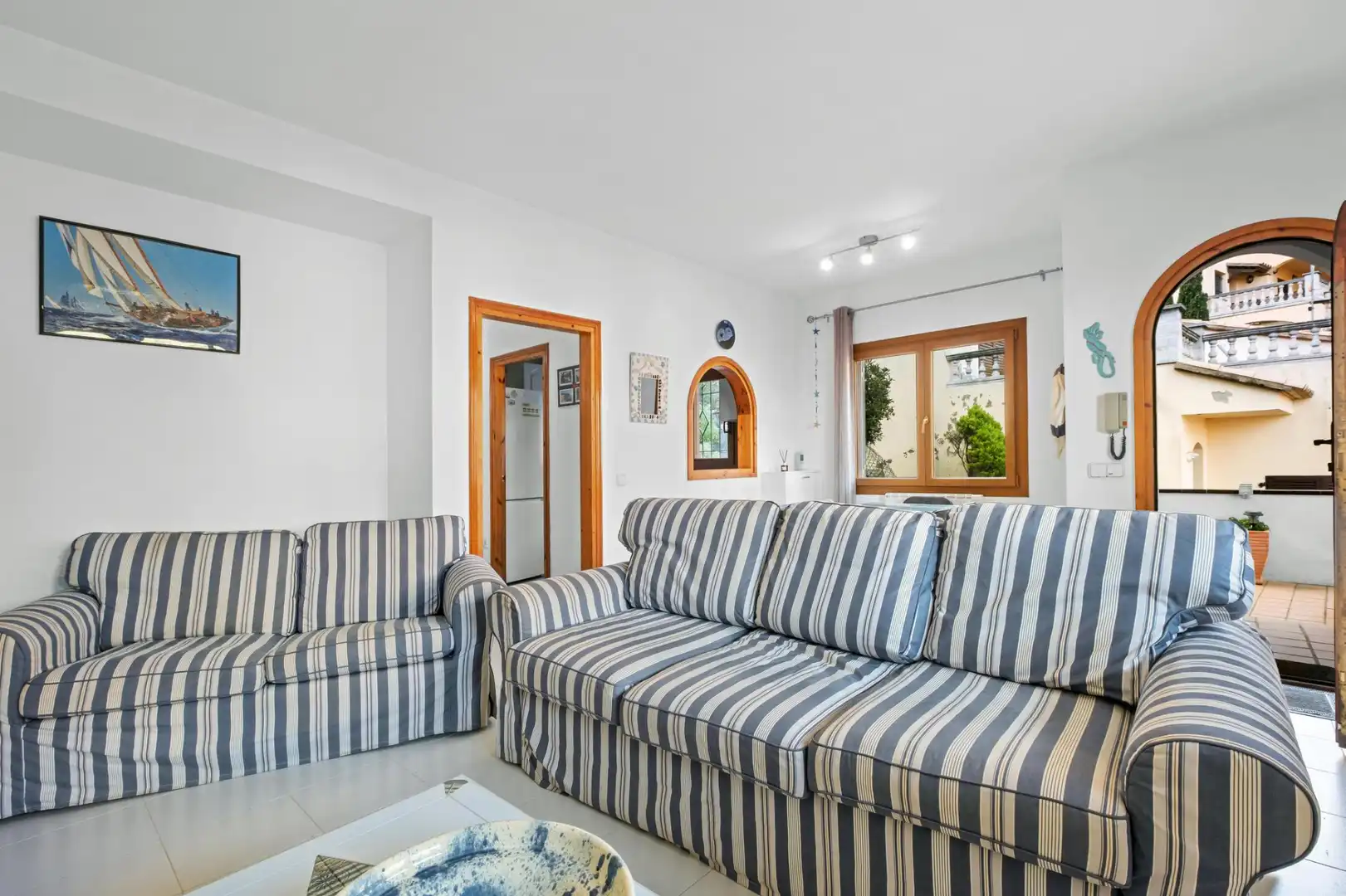 Sala de estar de Casa adosada en venta en Begur con Terraza, Amueblado y Jacuzzi