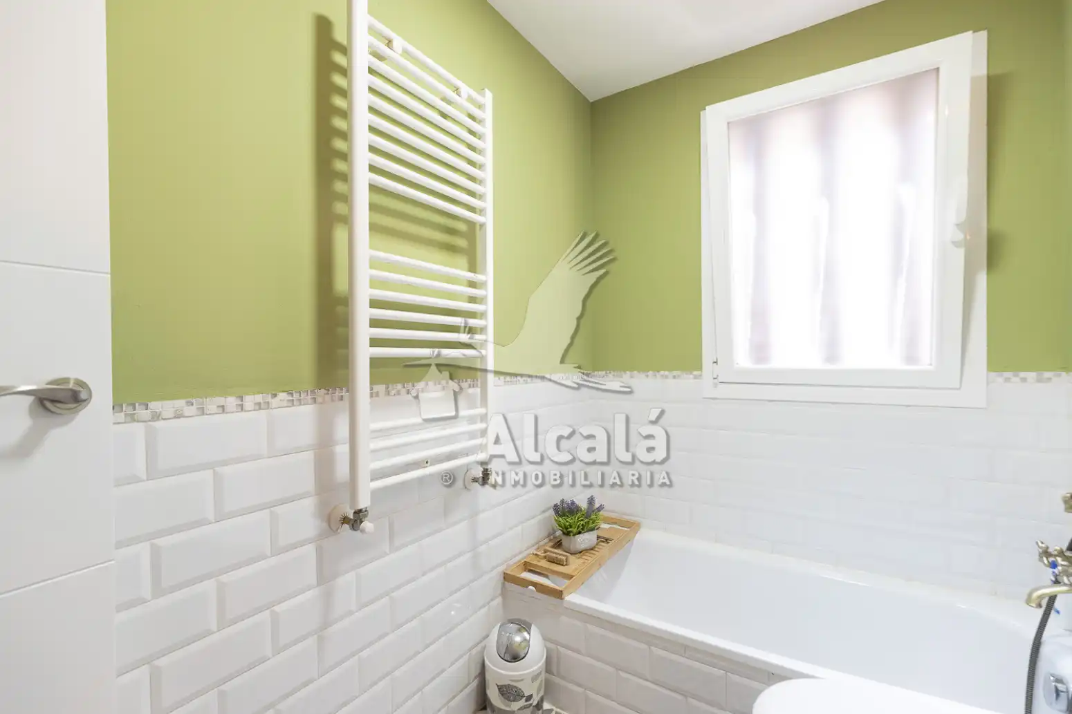Bathroom of Flat for sale in Alcalá de Henares  with Heating