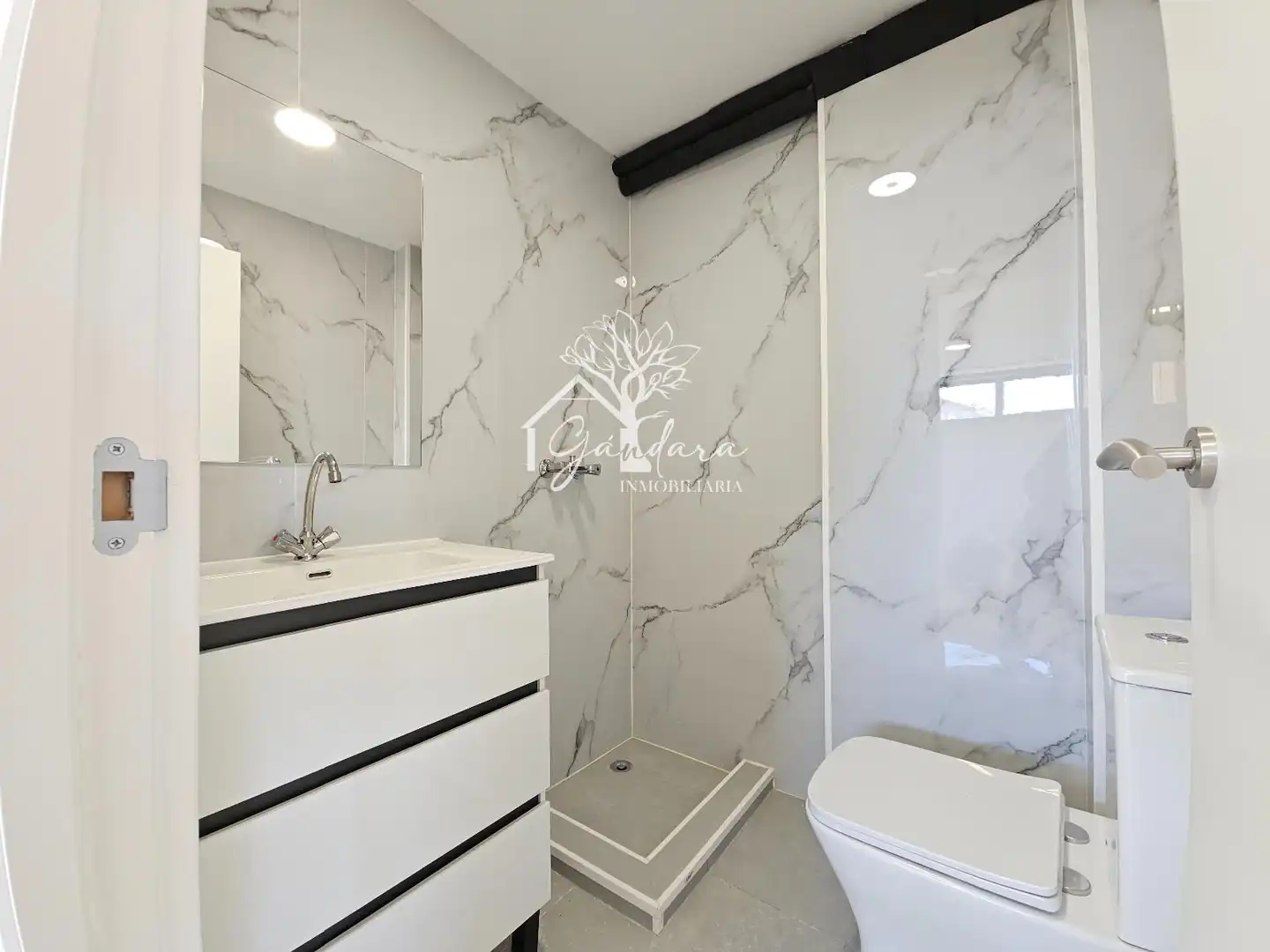 Bathroom of Commercial properties for rent in Ferrol